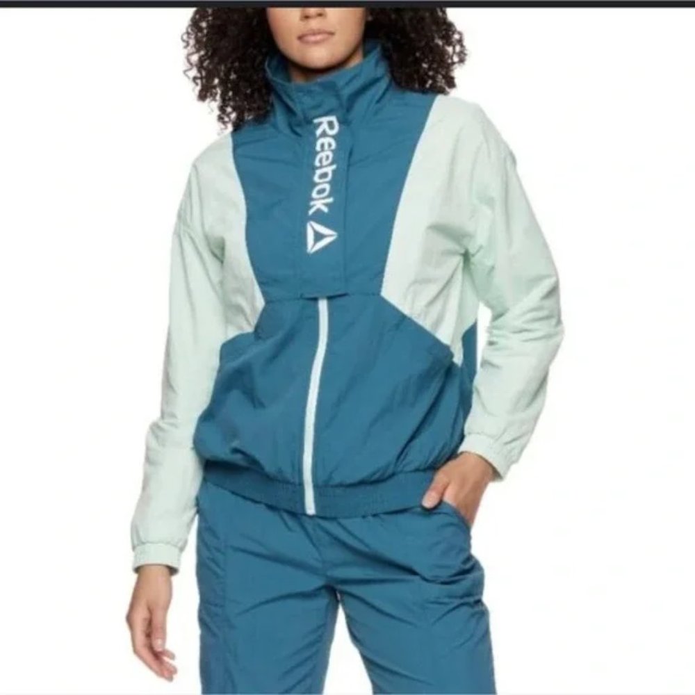 Reebok Focus Casual Track Jacket with Front Pockets Front Flap in Dragonfly